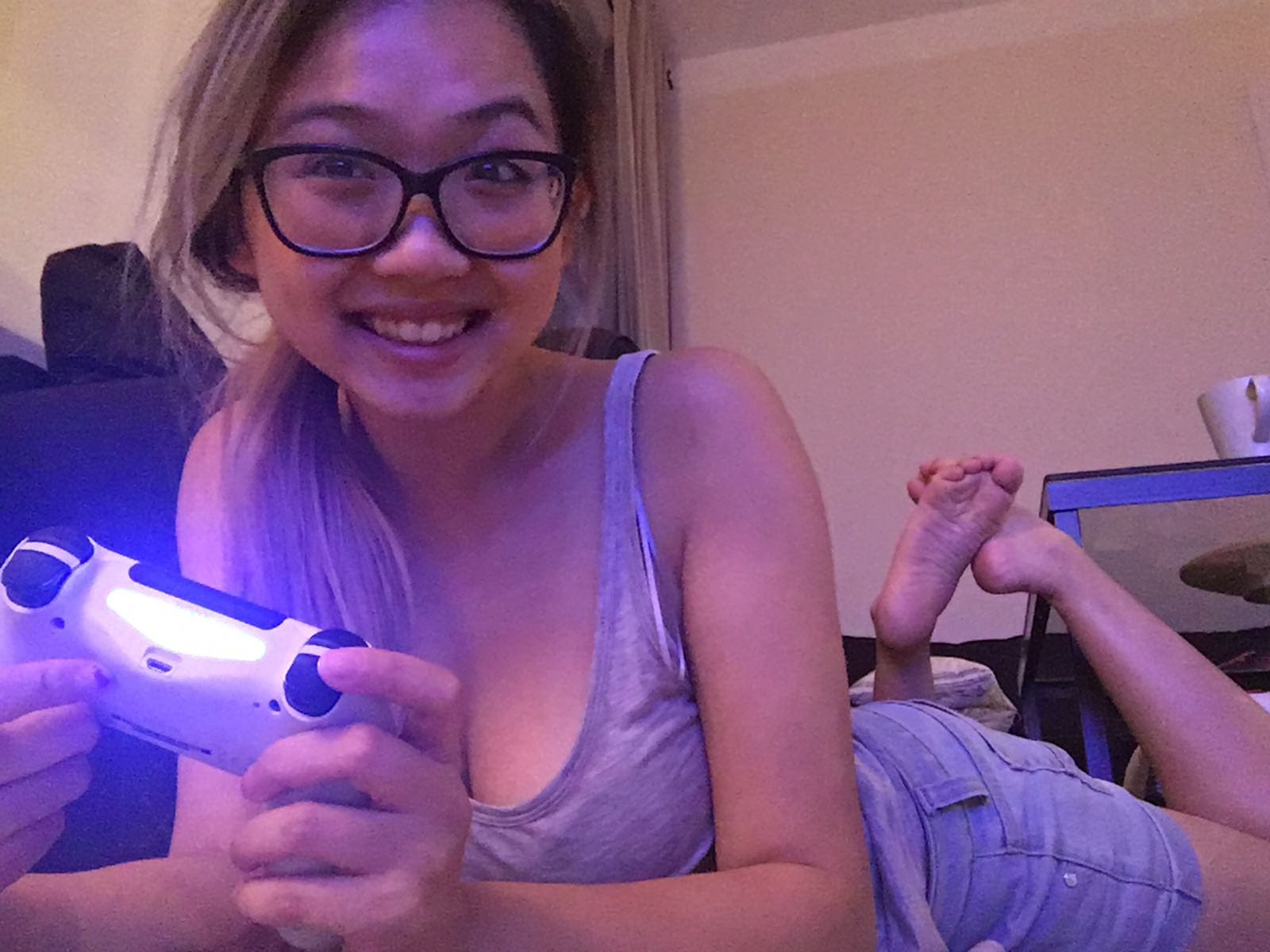 Pornstars play videogames - Harriet Sugarcookie.